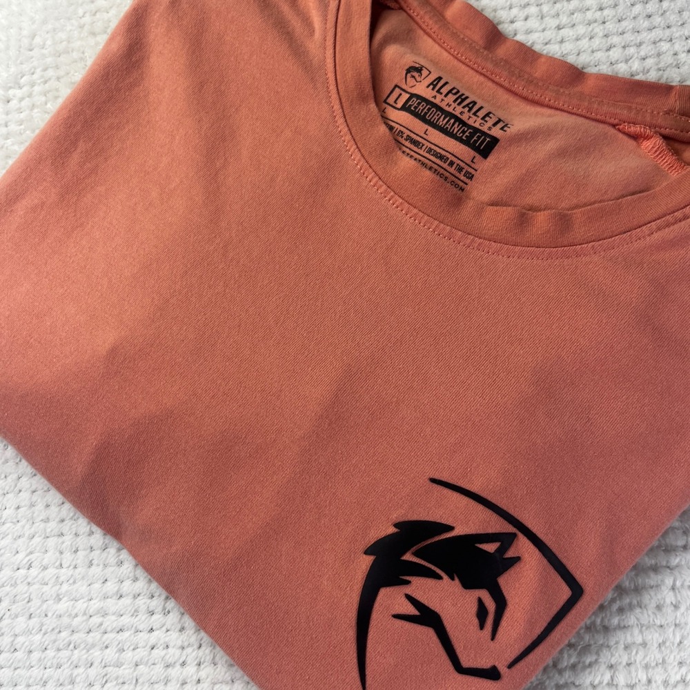 Alphalete‎ Athletics Mens Performance Fit T-Shirt Large Coral Terracotta Logo